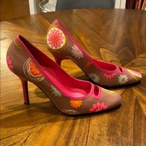 NEVER WORN-  Nine West retro colorful heels